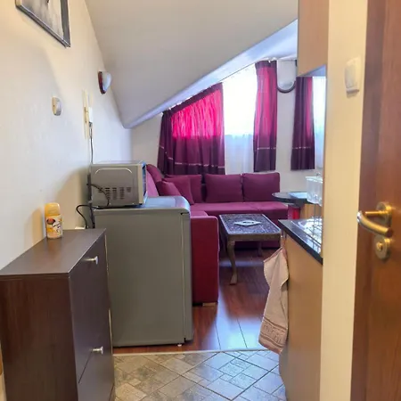 апартамент-студио б4-4-1 божурленд